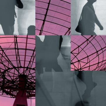 Grid af en satellit og lyserød aftenhimmel